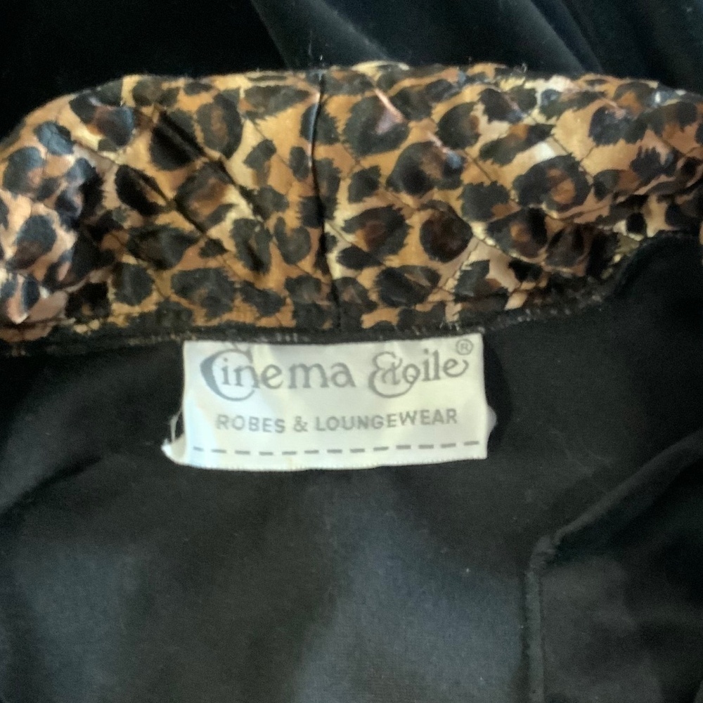 Vintage Black Velvet Leopard Print Details Long Robe Loungewear Size Large - Picture 9 of 11